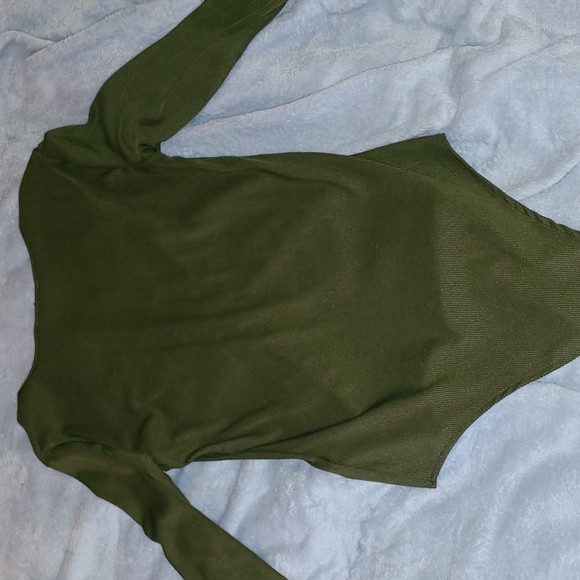 VNeck Green Body suit! - Picture 4 of 4